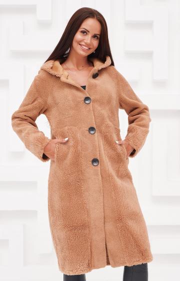 Пальто из шерсти цвета кэмэл с капюшоном