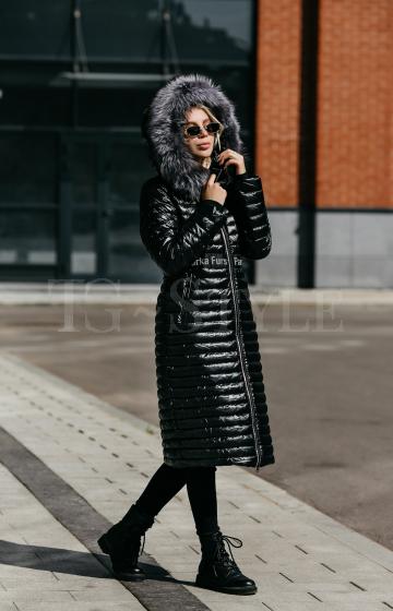 Стеганое чёрное пальто с мехом